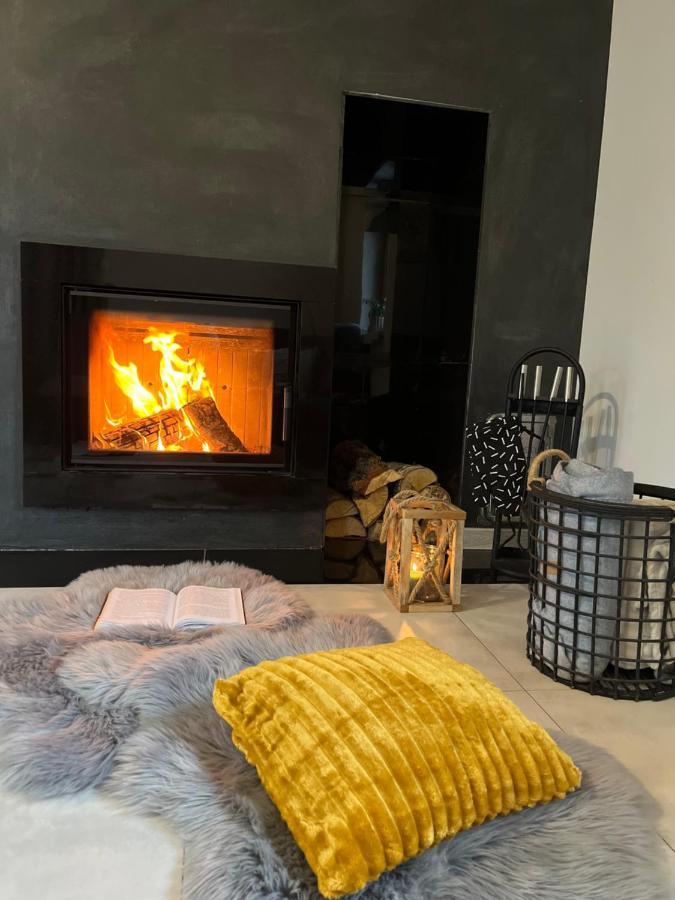 Domek Z Kominkiem Nad Jeziorem Z Jacuzzi Ogrodowym Sumowo  Dış mekan fotoğraf