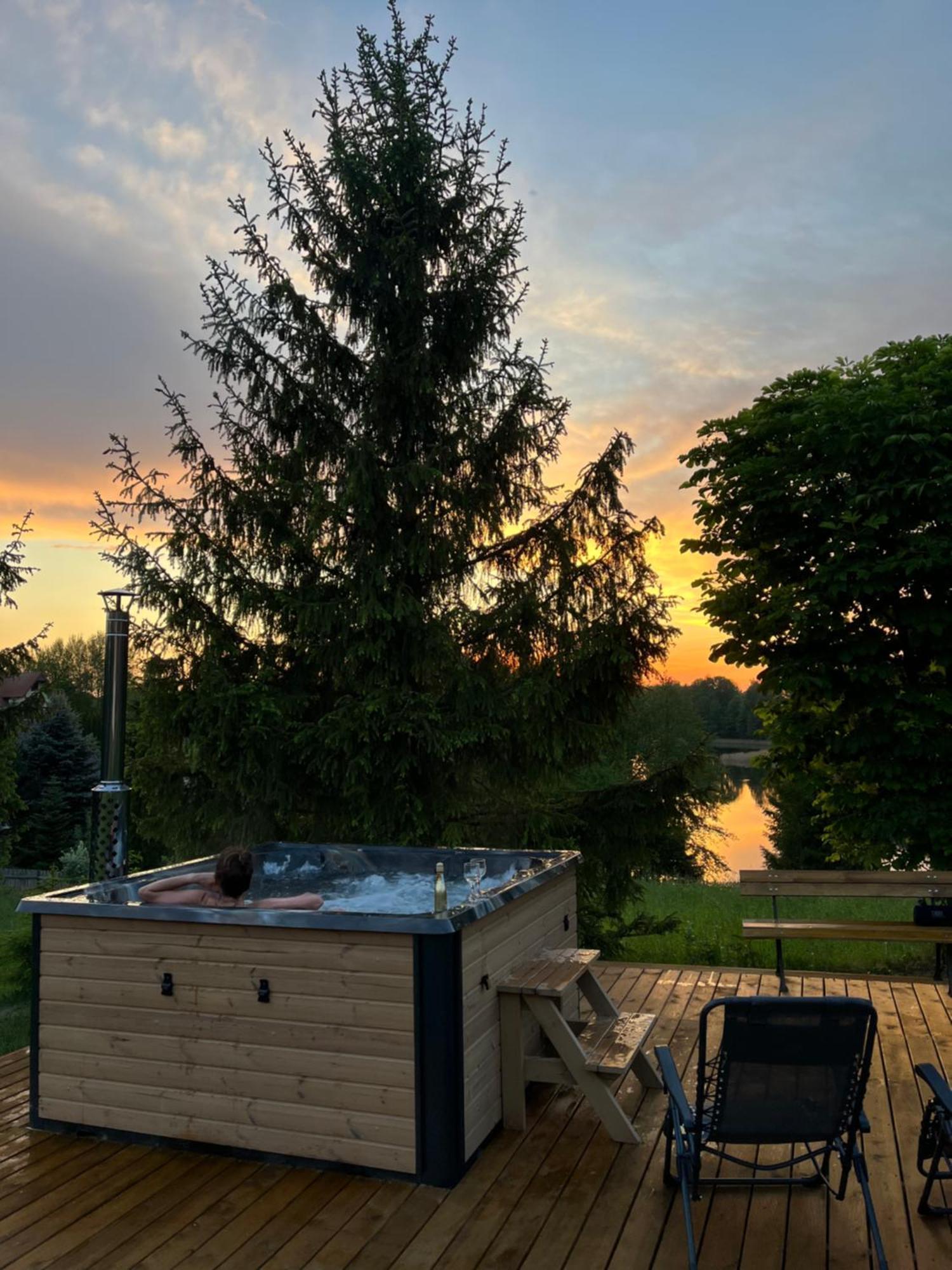 Domek Z Kominkiem Nad Jeziorem Z Jacuzzi Ogrodowym Sumowo  Dış mekan fotoğraf